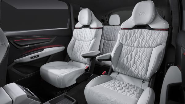 Audi Q9 iç mekan ve oturma düzeni