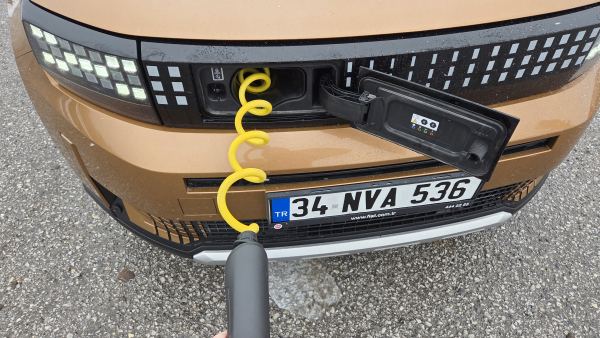 elektrikli Fiat Grande Panda şarj kablosu