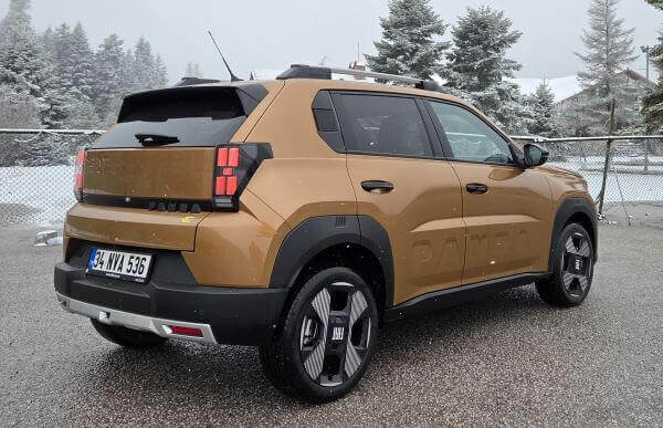 Fiat Grande Panda arka
