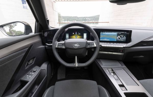 Makyajlı Opel Astra 2026 iç mekan