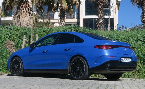 Mercedes-Benz CLA 350 arka