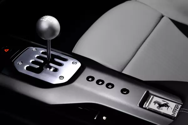 Ferrari 12Cilindri Manuale gear stick