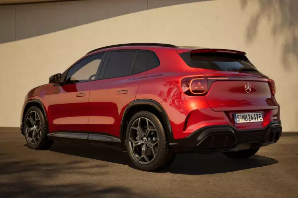Yeni Mercedes-Benz GLA arka tasarım